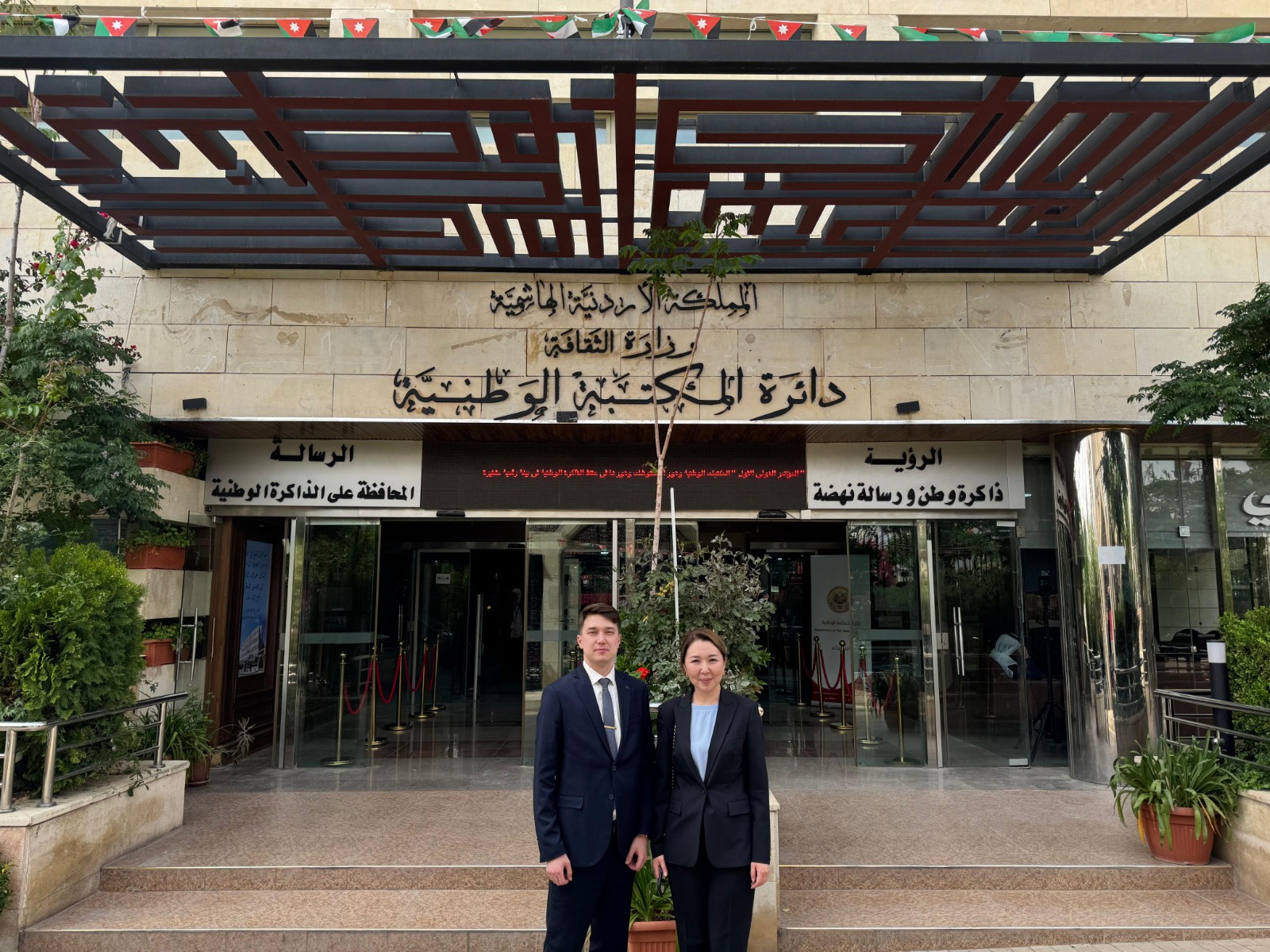 Нейлон фотосуреттері мен бейнелеріндегі аяқ фетиші Гермафродит және гей порно бейнелері